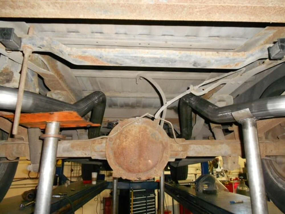 Tailpipe Kit 73_-87_ Chevy GMC Truck 2.5_in Flowmaster